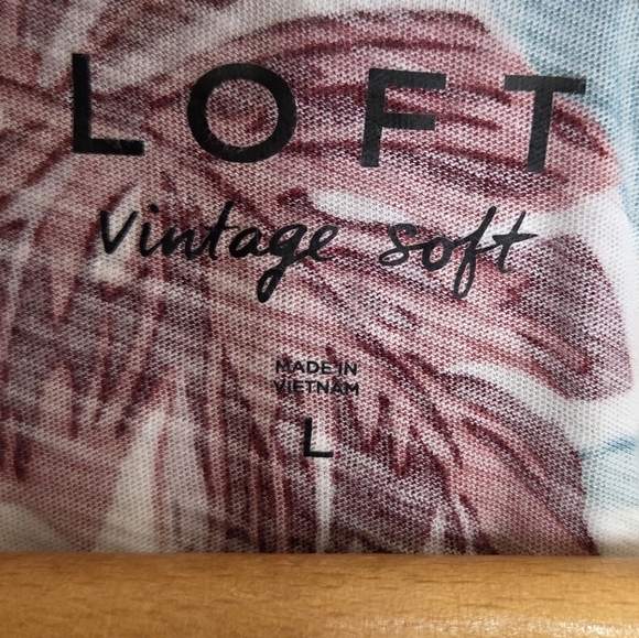 Loft | Vintage Soft Floral Tulip Short Sleeve Tee Size Large 100% Cotton - Picture 4 of 8